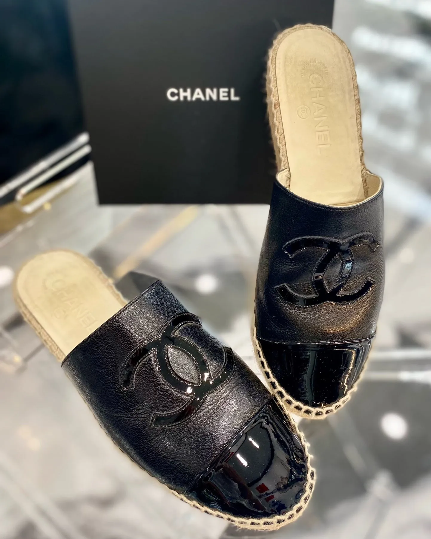 CHANEL CC CAP TOE LEATHER ESPADRILLE MULES