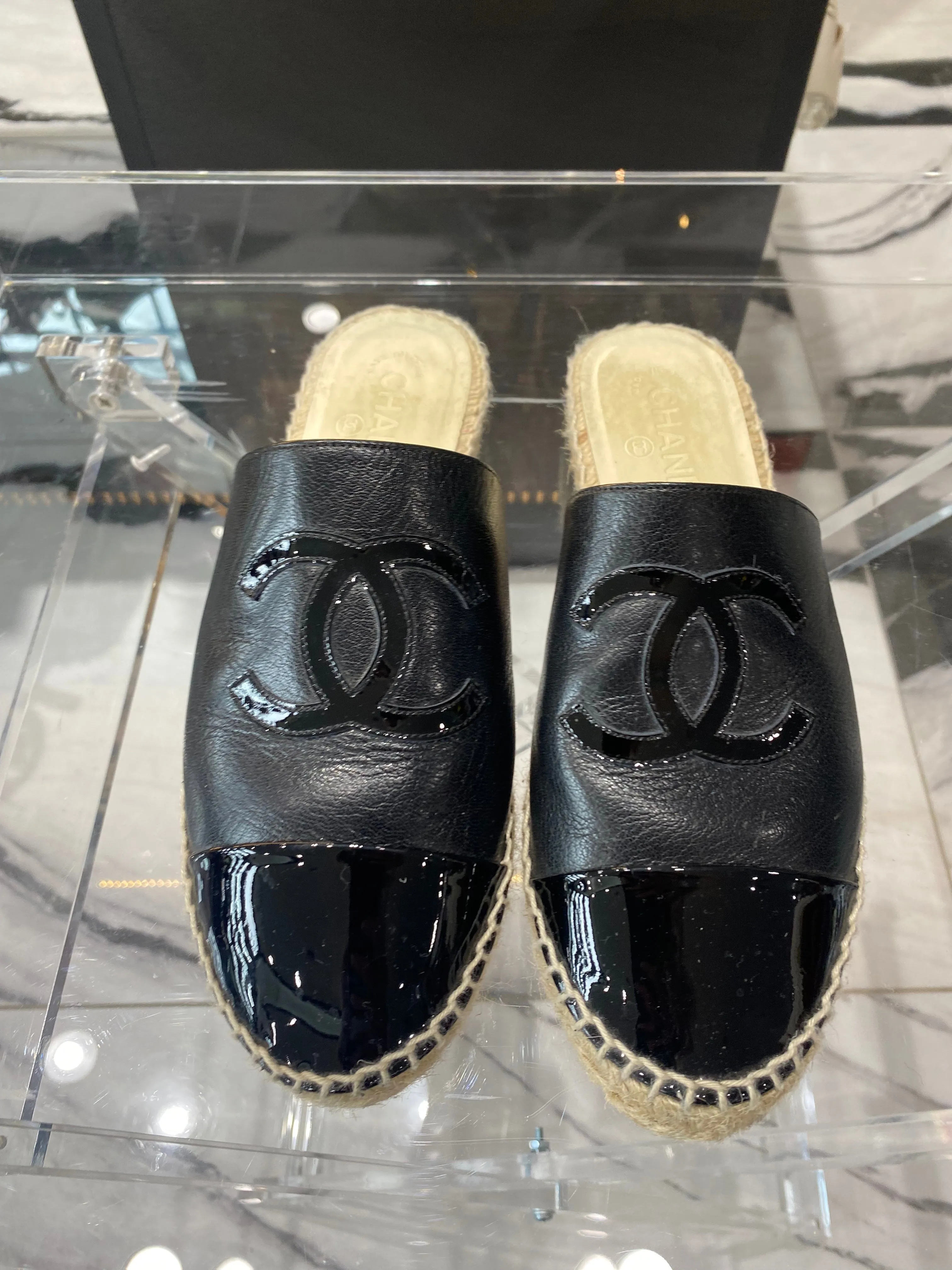 CHANEL CC CAP TOE LEATHER ESPADRILLE MULES