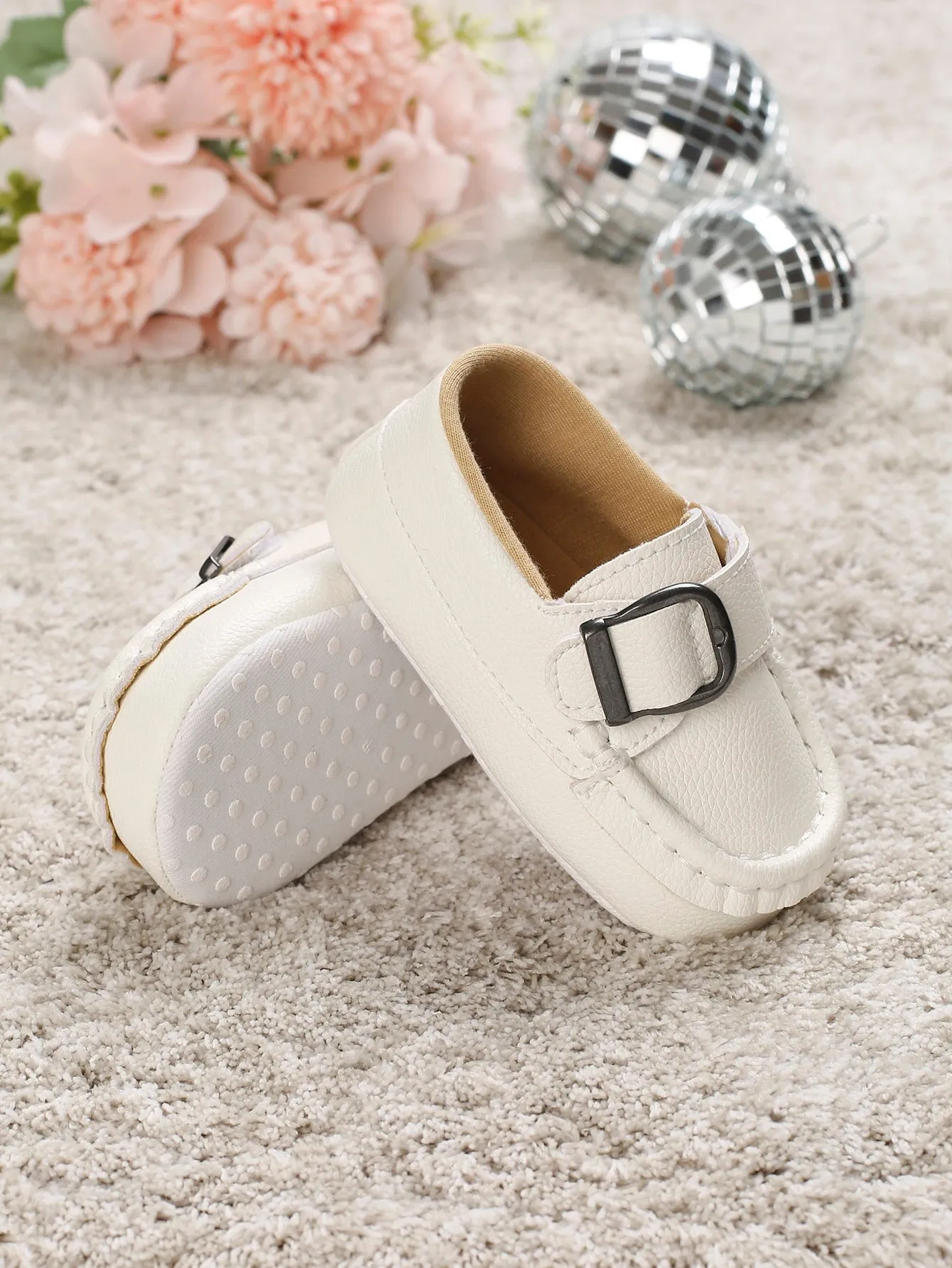 SHEIN Baby Metal Decor Litchi Embossed Buckle Decor Loafers